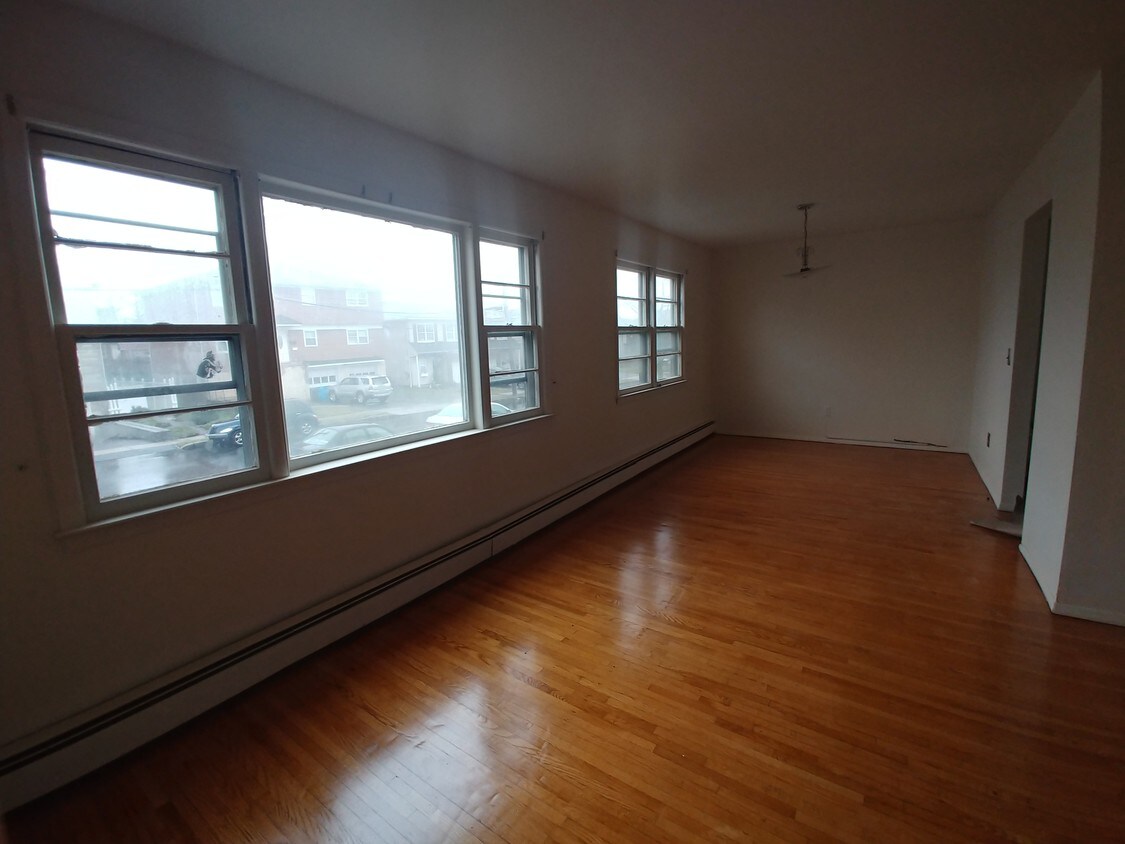 Primary Photo - 274 Perry Ave