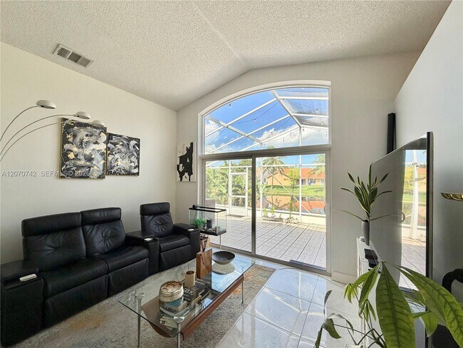 Foto del edificio - 415 NW 165th Ave