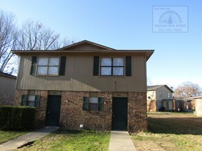 Building Photo - 622-622 S Oak St