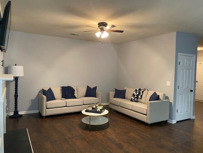 Living Room - 4900 Suttles Dr SW