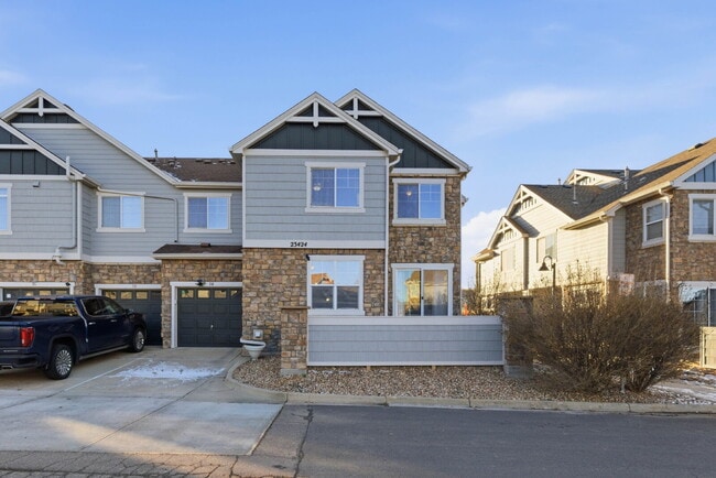 Building Photo - PRICE DROP! "Spacious 3-Bedroom Haven with 2.5 Baths in Aurora – 1,860 Sq Ft of Comfort and Style!"