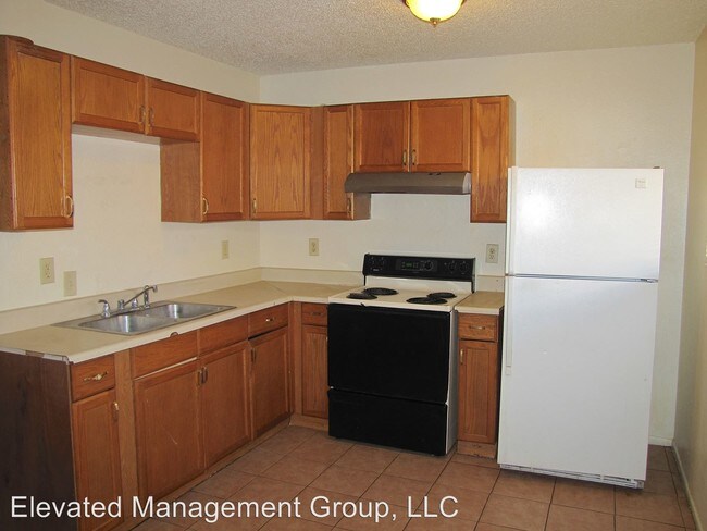 Building Photo - 643 Alcazar St SE