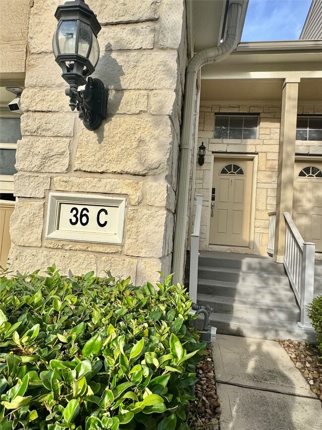 Foto del edificio - 13600 Breton Ridge St