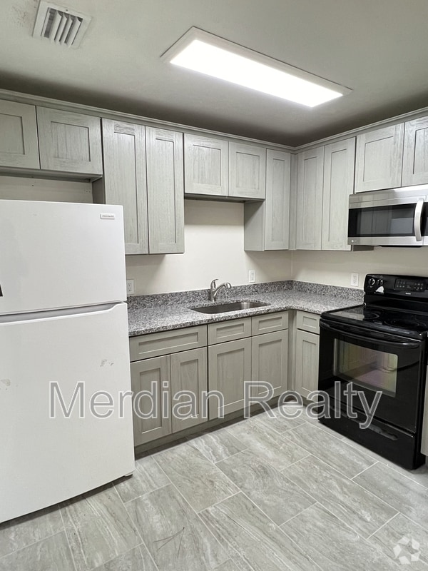 Building Photo - 7210 SW 45th Pl