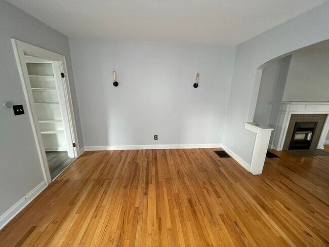 Foto del edificio - 921 Thomas Rd