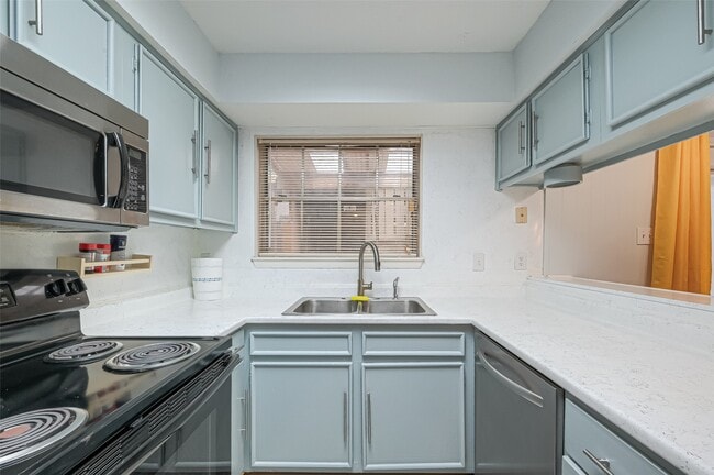 Building Photo - 10188 Beekman Pl Dr