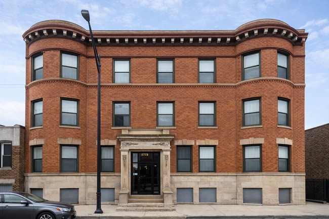 Building Photo - 3720 S Indiana Ave