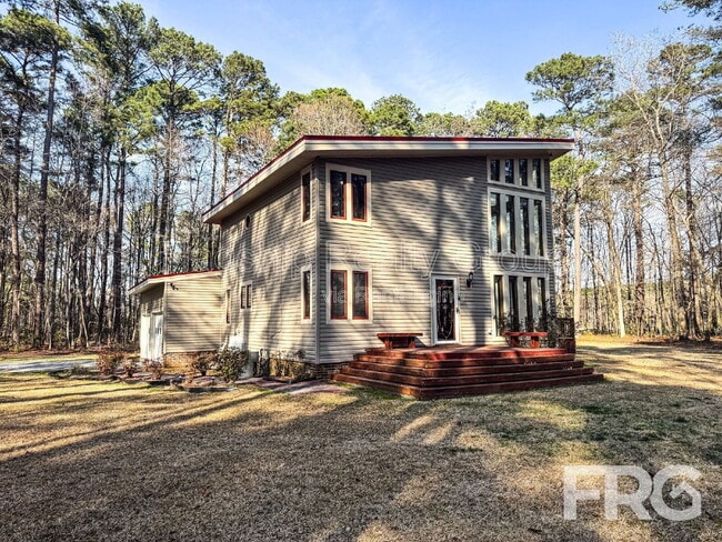 Building Photo - 1228 Forest Acres Dr