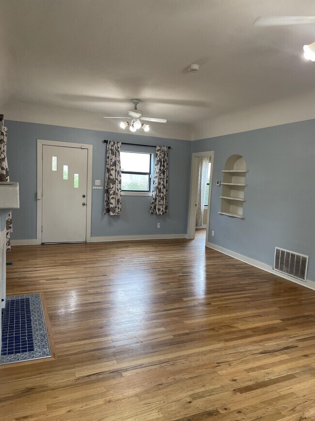 Foto del edificio - 437 Maple St NE