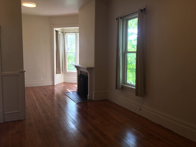 Building Photo - Great North Oakland top floor unit, close ...
