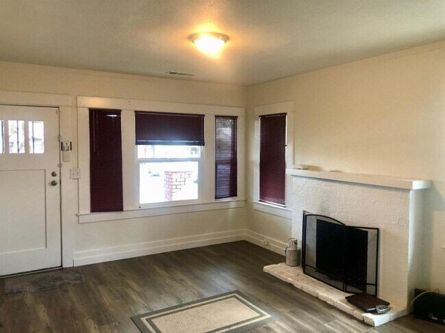 Foto del edificio - Charming 3 Bed / 2 Bath Home in the Tower ...