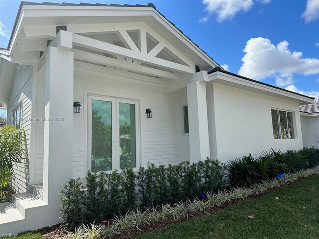 Building Photo - 3 br, 2.5 bath House - 6530 SW 15th St