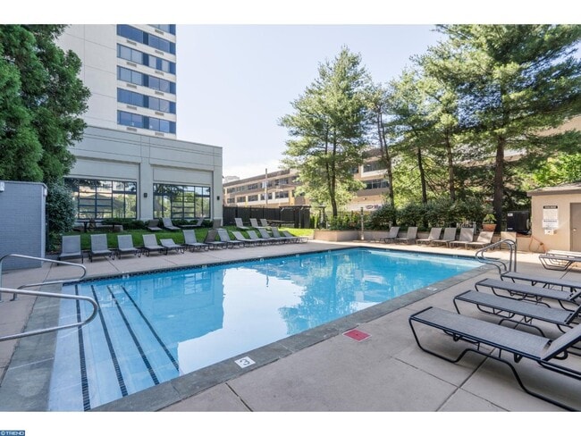 Heated POOL - 2001 Hamilton St
