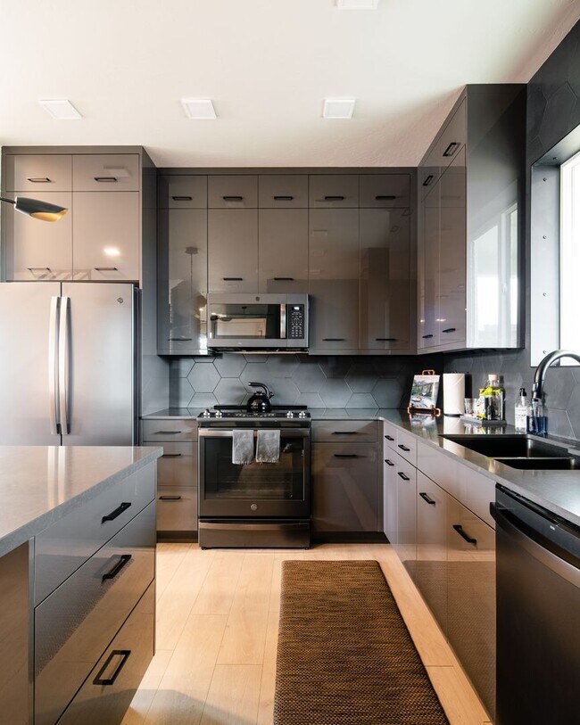 Foto del edificio - Modern Fully Furnished Condo for Rent- Minutes from the Hospital and Downtown Bozeman