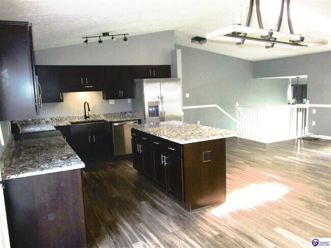 Foto del edificio - 609 Foxfire Rd