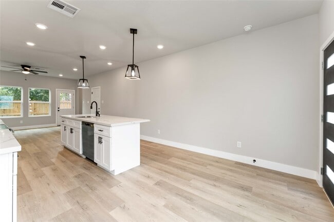 Foto del edificio - 5420 Lynnfield St