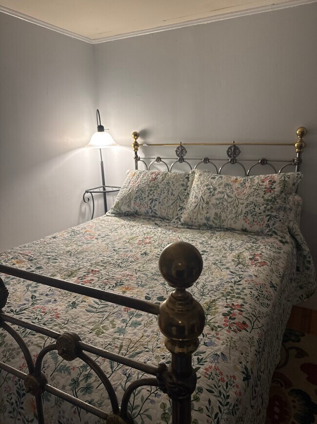 Building Photo - 27 Windsor St