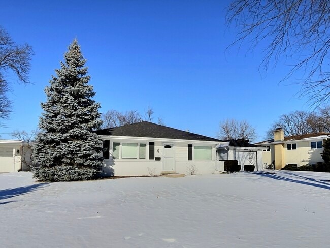 Building Photo - 2946 Knollwood Ln