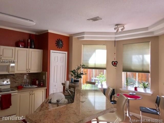 Foto del edificio - 4858 NW 108th Ct