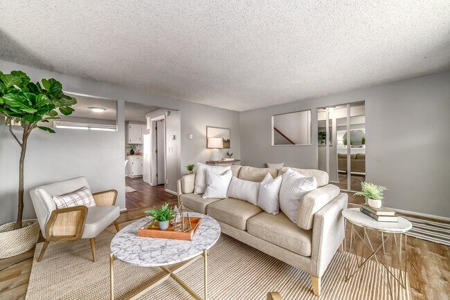 Main living room - 1585 Flintridge Ave