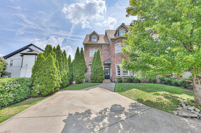 Foto del edificio - Perfect Brownstone in Sylvan Park near Wes...