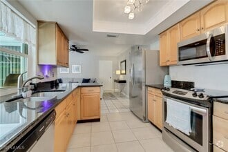Building Photo - 4556 Lakewood Blvd