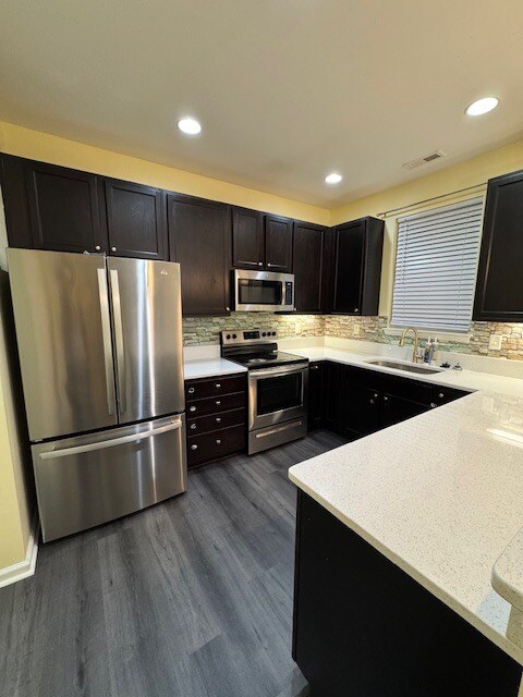 Foto del edificio - 1612 Halesworth Ln