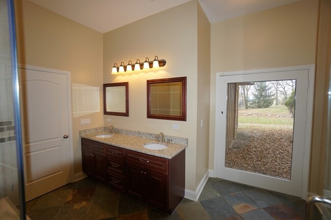 Building Photo - 613-613 Three Oaks Rd