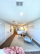 Building Photo - 532 Mulberry St