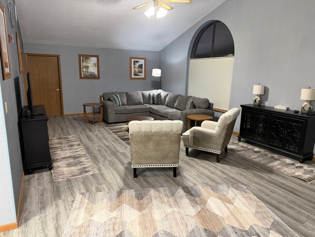 Building Photo - 604 S Polk St