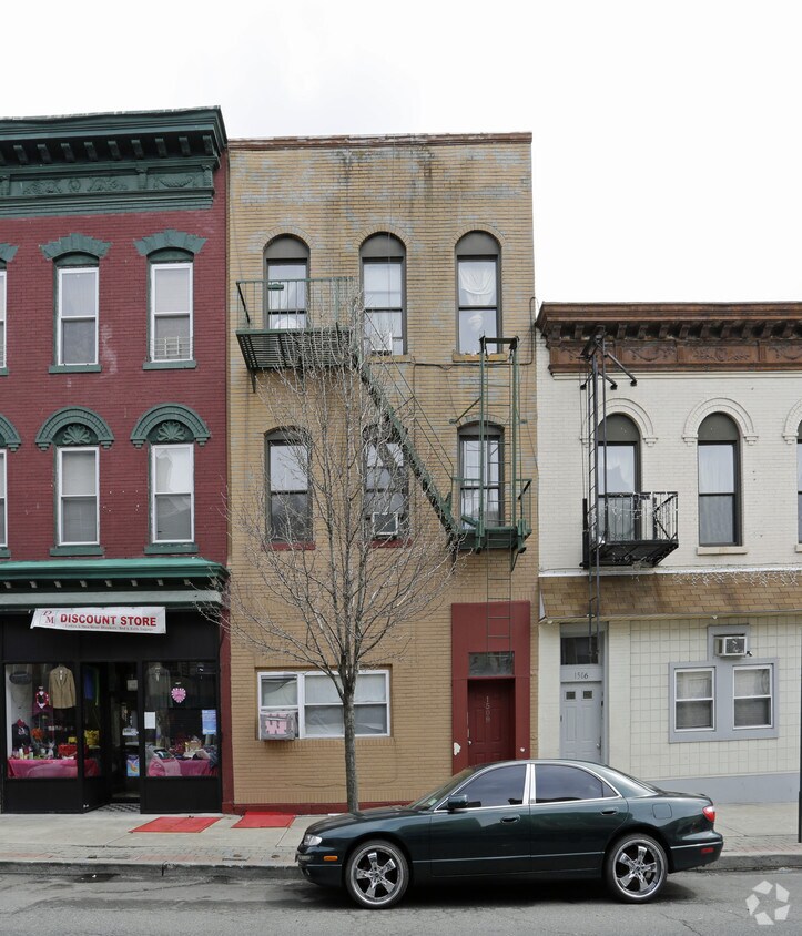 Building Photo - 1508 Summit Ave