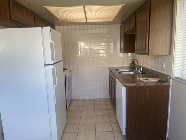 Kitchen - 9530 Hyde Park Dr