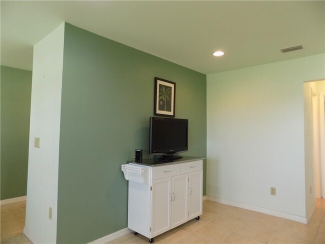 Building Photo - 20 Pine Arbor Ln
