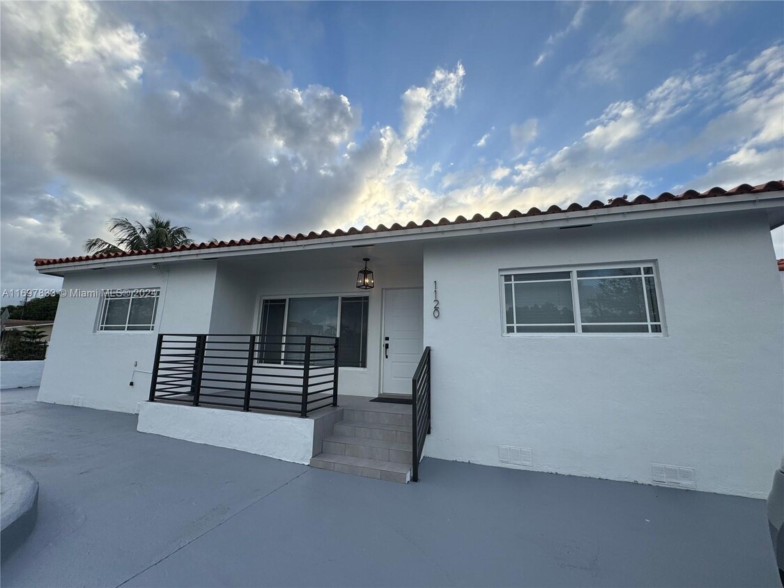 Foto principal - 1120 SW 31st Ave