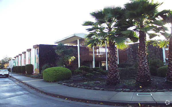 Building Photo - Montclair Garden Apartments