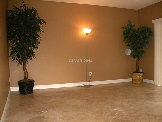 Building Photo - COMING SOON! NO SHOWINGS! ONE BEDROOM ONE ...