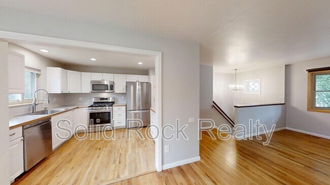 Building Photo - 635 Quebec St