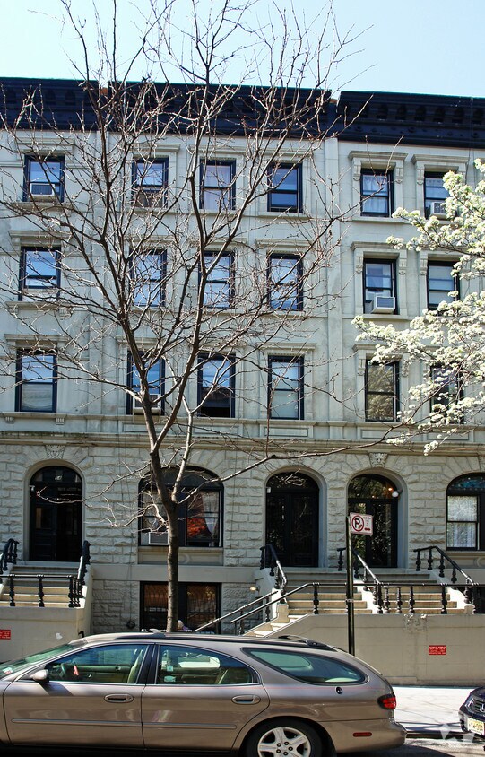 Building Photo - 56 W 84th St