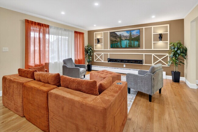 Building Photo - 44 Fullerton St