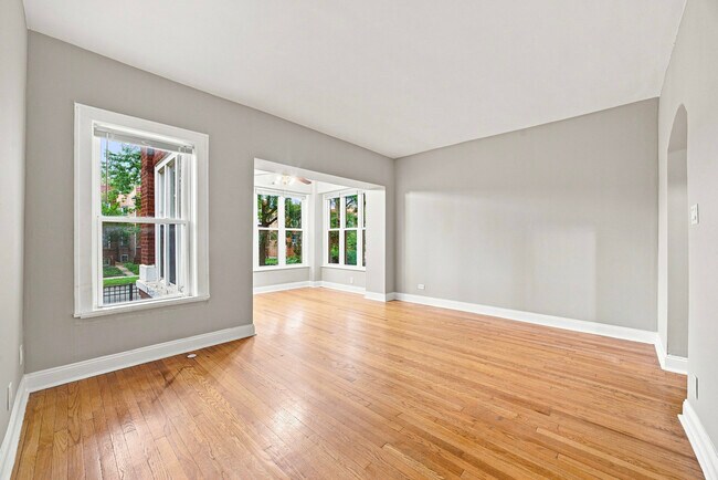 Foto del edificio - 4930 N Monticello Ave