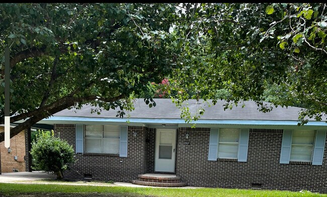 Front - 1907 Colvert St