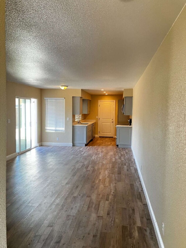 Building Photo - Charming 2-Bed, 2-Bath Duplex Retreat on D...