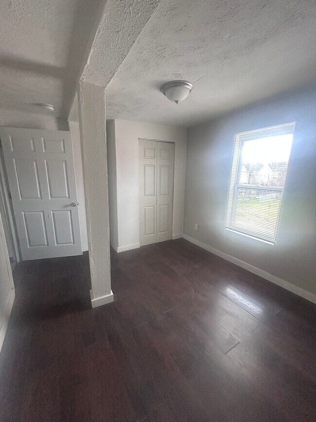 Foto del edificio - 2163 E 84th St