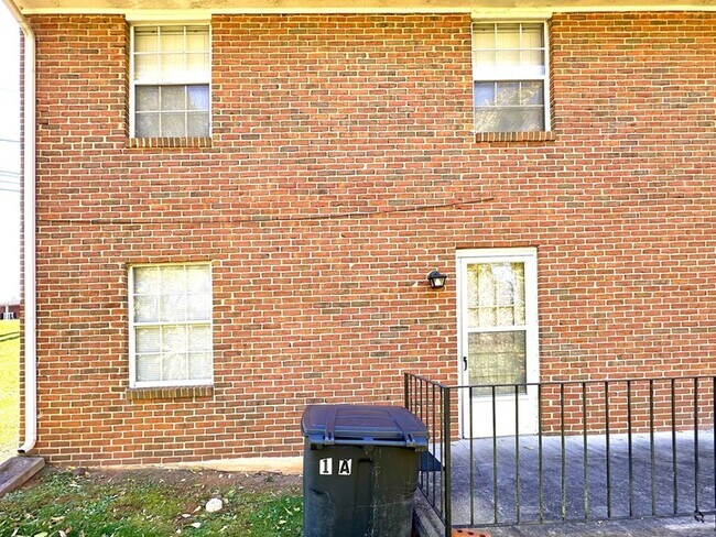 Building Photo - 701 Commander Dr