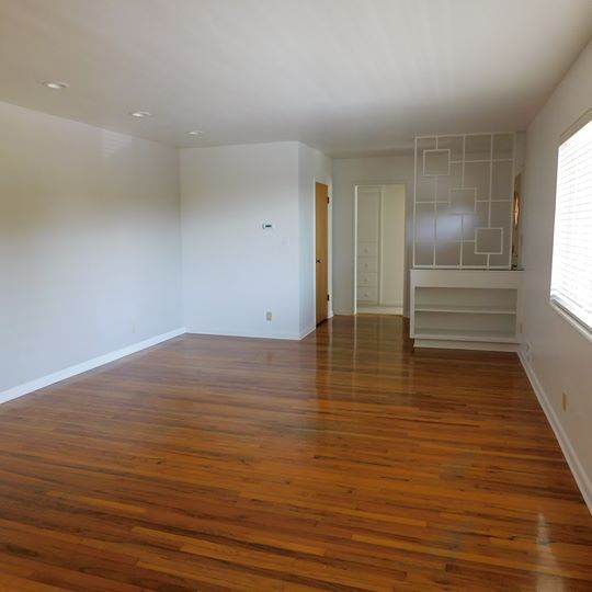Building Photo - 2455 Skyline Dr