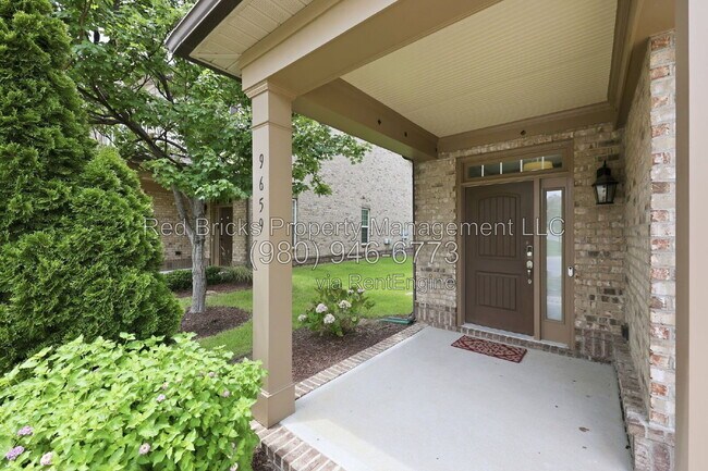 Foto del edificio - 9659 Camberley Ave NW