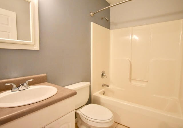 Building Photo - 45 Lilac St
