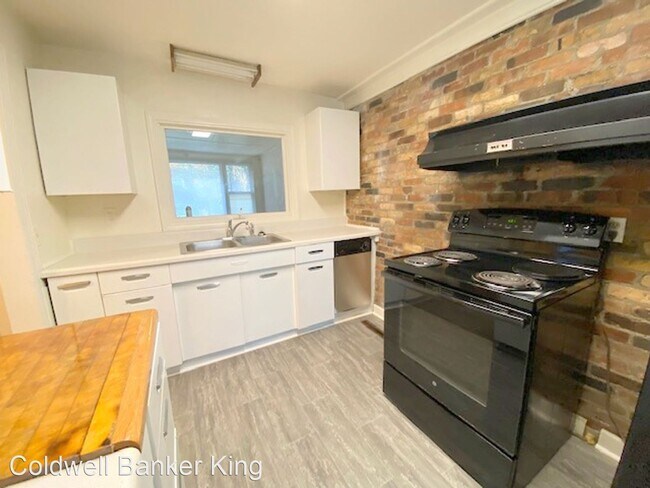 Building Photo - 2 br, 1.5 bath House - 155 A Longview Drive