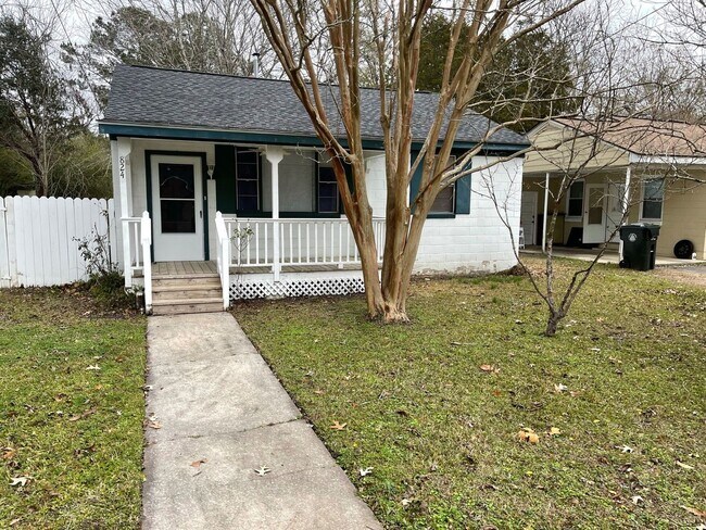 Foto del edificio - Great cottage located in West Ashley