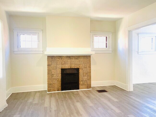 Sala de estar - 2331 Los Angeles Ave